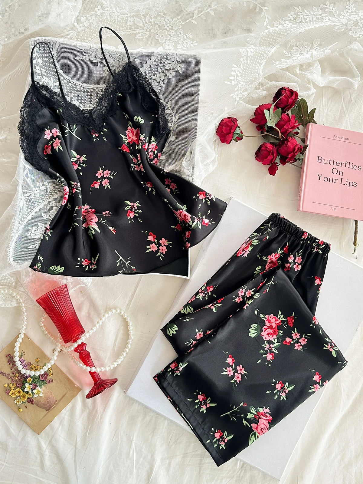 Conjunto fluido en negro
