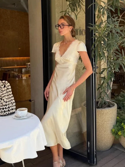 Vestido Celeste satinado con encaje